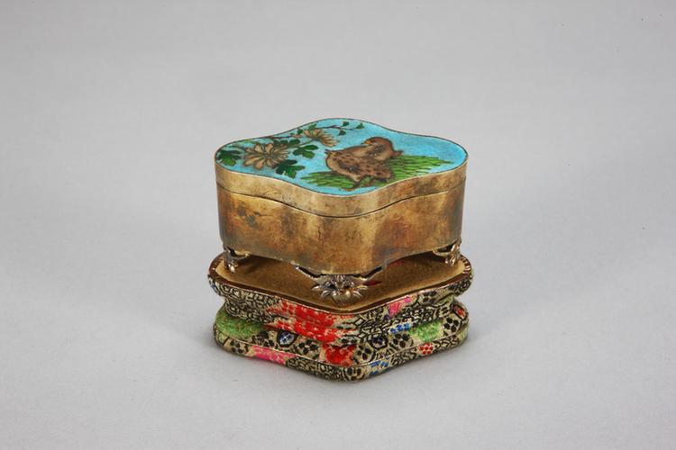 银烧蓝海棠式盒