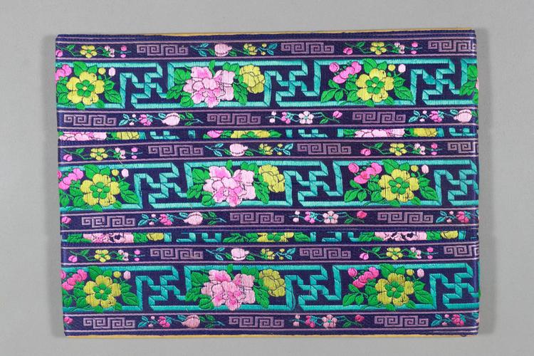 藕荷色缎地时花牡丹纹绦