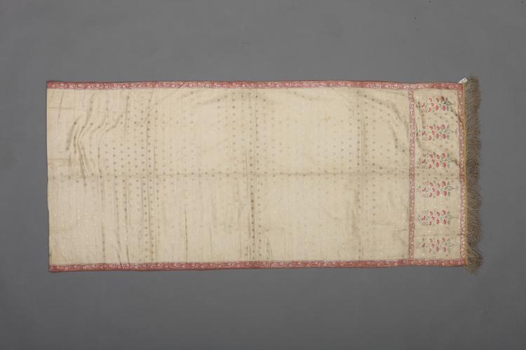 白色地三叶纹回回锦