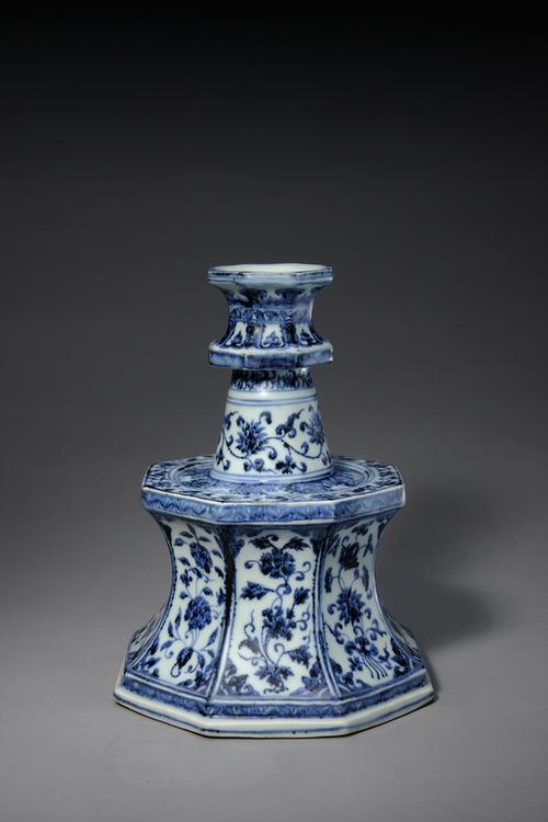 青花缠枝莲纹八方烛台