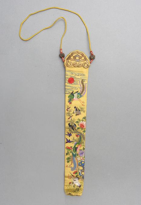 黄色缎绣太狮少狮百鸟朝凤纹活计-扇套