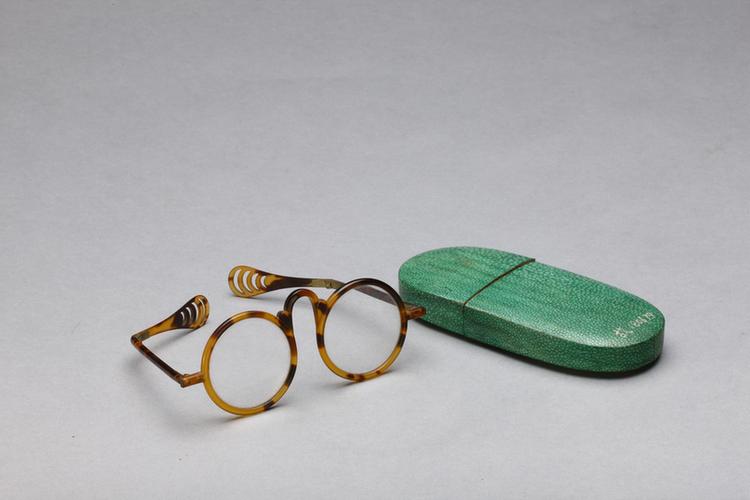 牛角框架水晶花镜