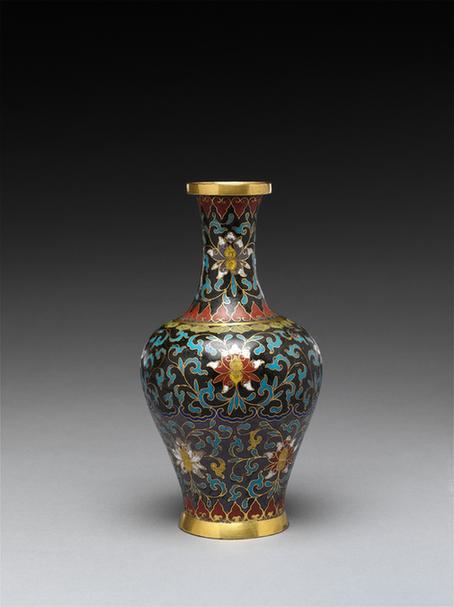 掐丝珐琅勾莲纹花瓶