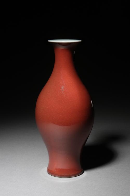 雍正款祭红釉橄榄式撇口瓶