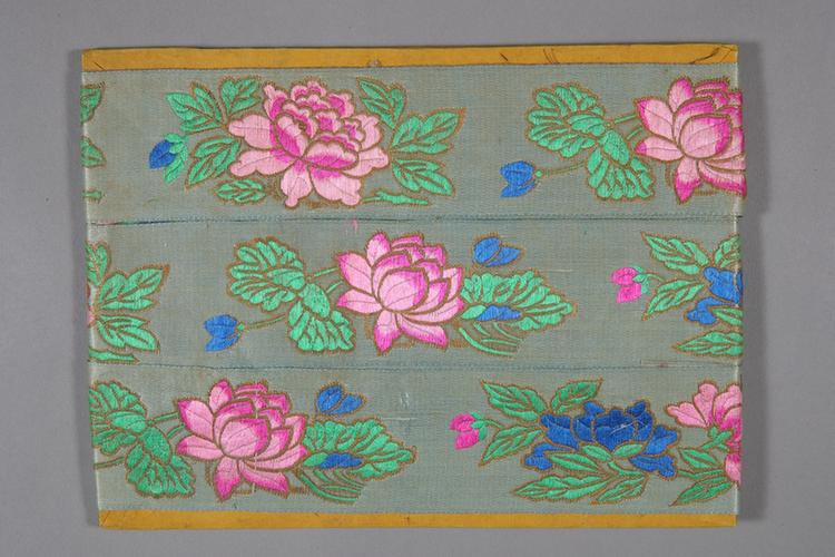 湖色缎地牡丹芙蓉荷花纹绦