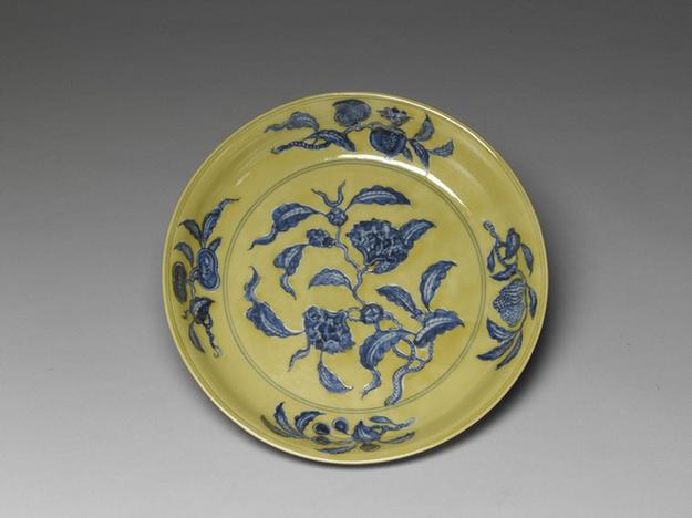 青花黄彩石榴花果纹盘