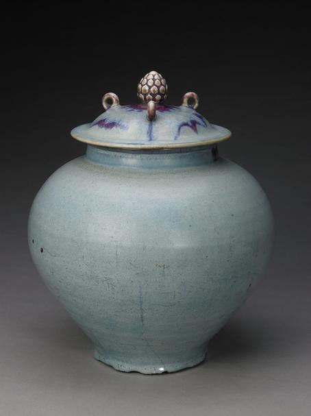 钧窑天蓝釉紫红斑盖罐