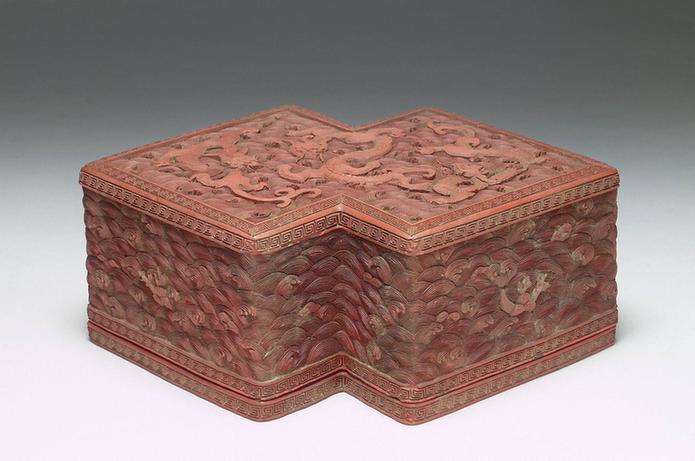 红雕漆方胜盒