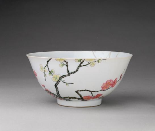 雍正款珐琅彩梅花纹碗