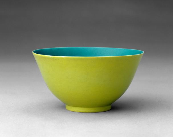 光绪款葱绿釉碗