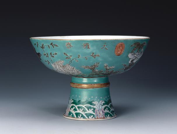 大雅斋款绿地墨彩花鸟图高足碗