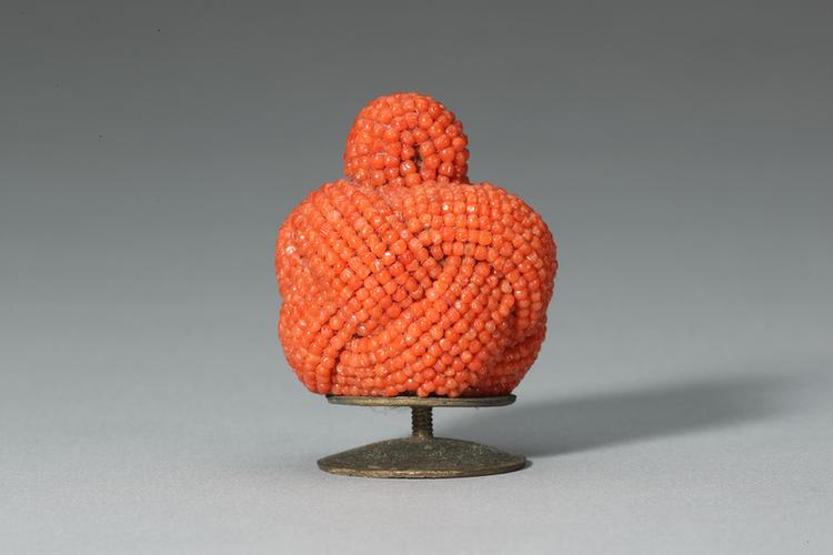 珊瑚珠盘花帽顶