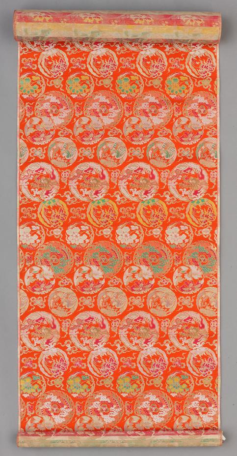 红色地团龙凤狮子花卉纹锦