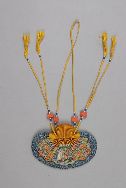 黄色缎口满纳地景纹腰圆荷包