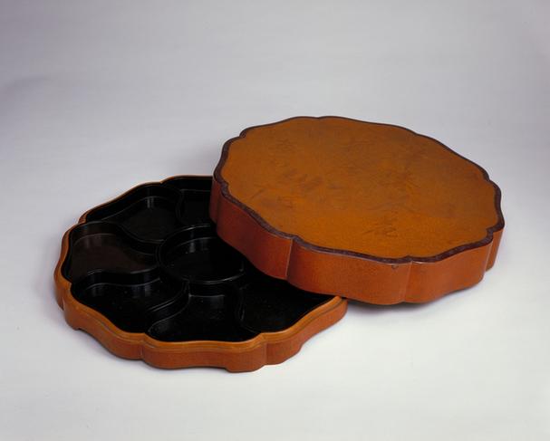 犀皮漆葵瓣式攒盒