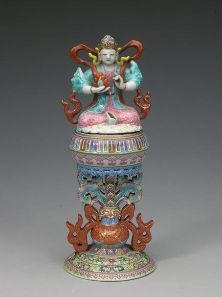 乾隆款绿地粉彩瓷七珍-女宝