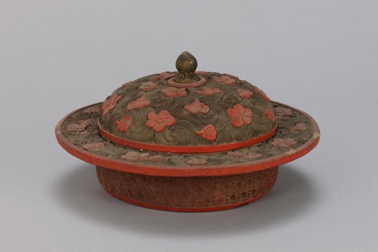 剔红落花流水暗八仙纹圆盒