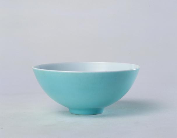 雍正款豆绿釉白里碗