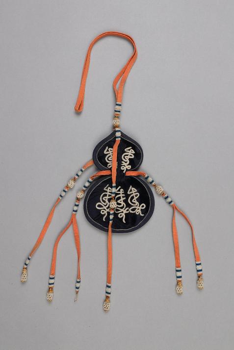 藏蓝色漳绒串珠寿字纹荷包