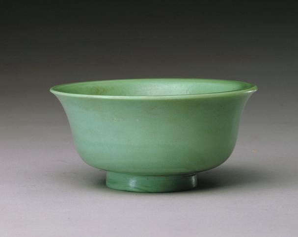 道光款豆绿色玻璃光素碗