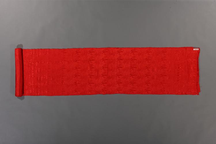 红色龙睛鱼纹花绸