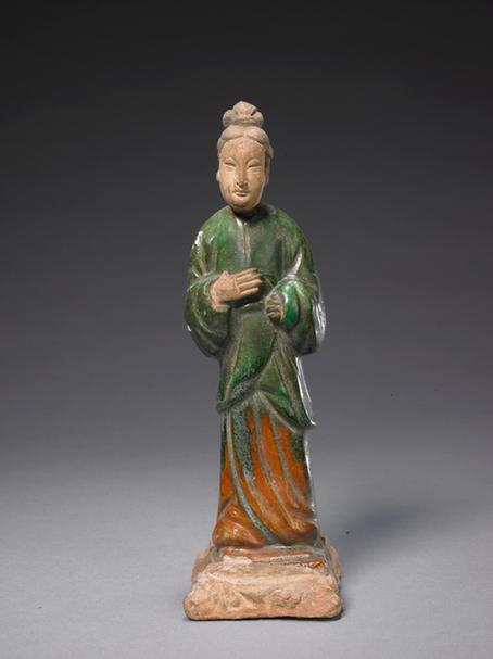 陶黄绿釉女立俑