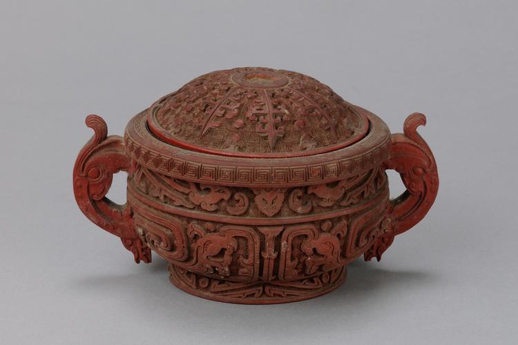 剔红夔凤纹带座双耳盖炉