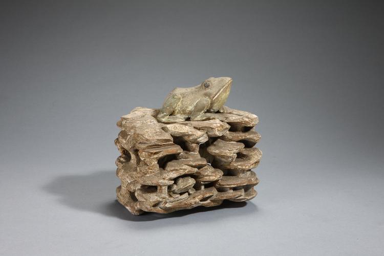 木雕彩绘镂空座青蛙建筑嵌件