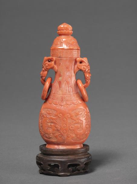 珊瑚兽耳衔活环三象首高足炉