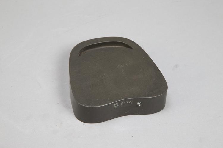 御铭歙石砚-仿宋天成风字形砚