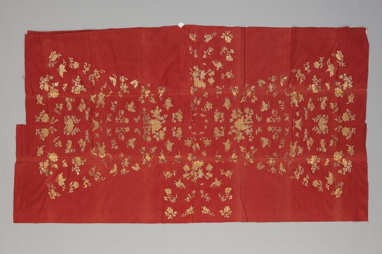 绛色二色金花蝶纹织金纱袍料