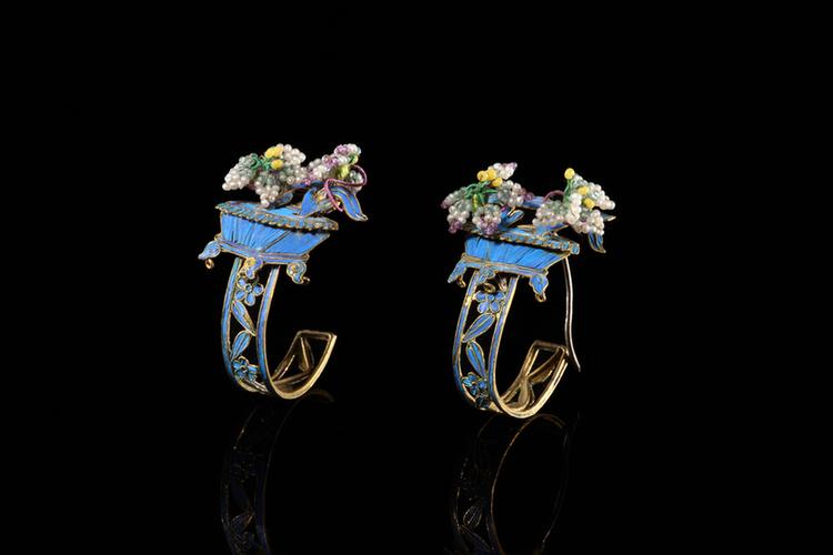 铜镀金点翠花盆形耳环