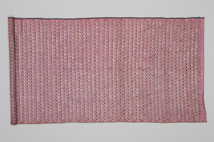 粉色银朵花纹回回布