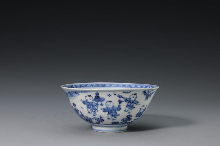 青花竹石芭蕉婴戏图碗