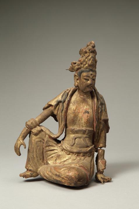 泥塑彩绘加金菩萨坐像