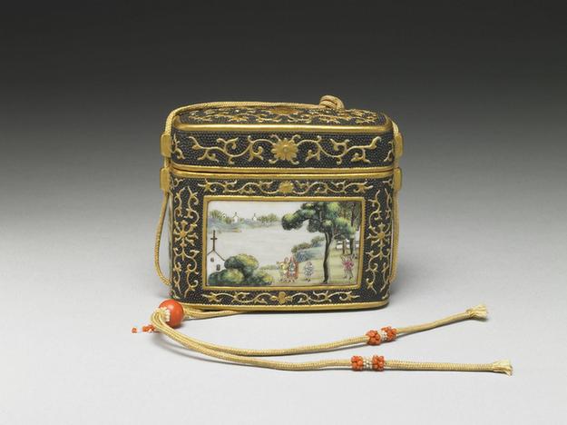 乾隆 磁胎洋彩西洋人物山水火镰盒