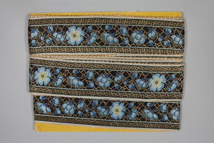 元青色缎地织金三蓝冰梅纹绦