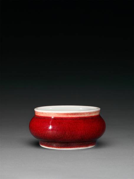 郎窑红釉圆炉