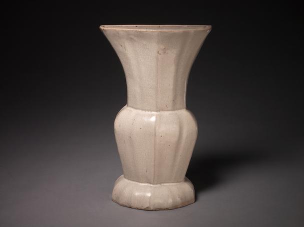 石湾窑月白釉壁瓶