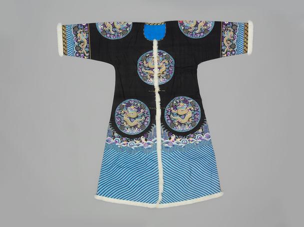 石青色缂丝八团彩云金龙纹镶皮边龙褂