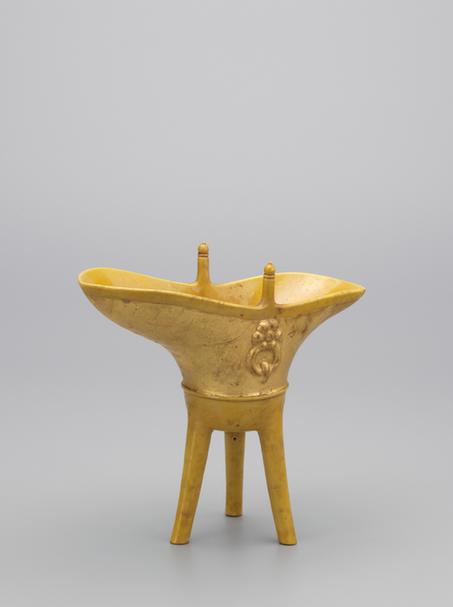 乾隆款黄釉涂金爵