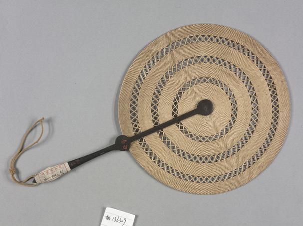 编藤空花木柄团扇