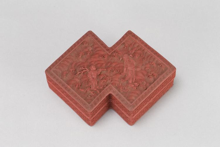 剔红海水仙人图方胜式盒