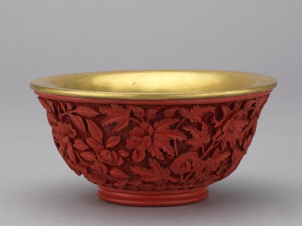 乾隆款剔红花鸟图铜鎏金里碗
