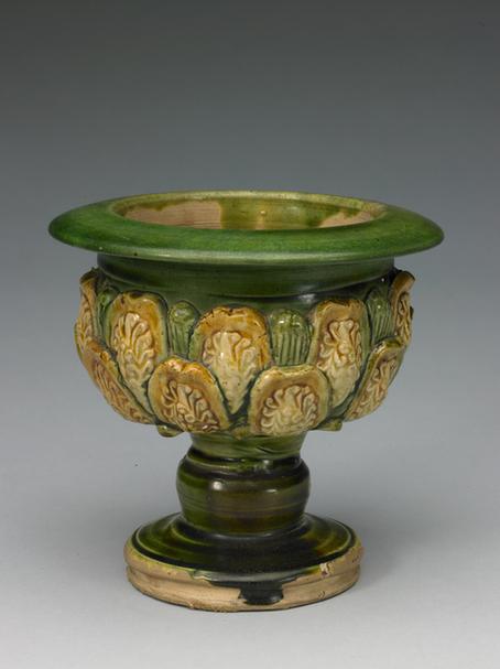 三彩塑贴花瓣纹灯