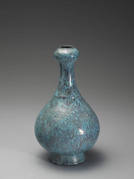 雍正 炉钧釉蒜头瓶