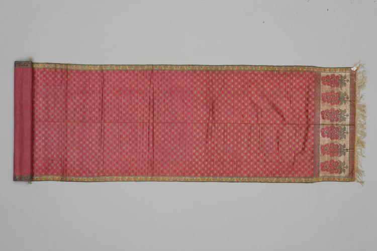 紫红色地横条金双燕纹回回锦