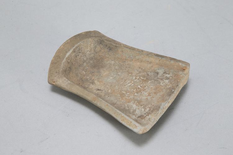 银釉双足箕式陶砚