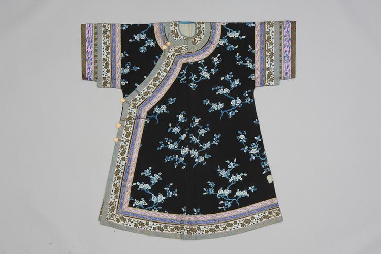 玄青色绸绣三蓝桃花纹夹衬衣