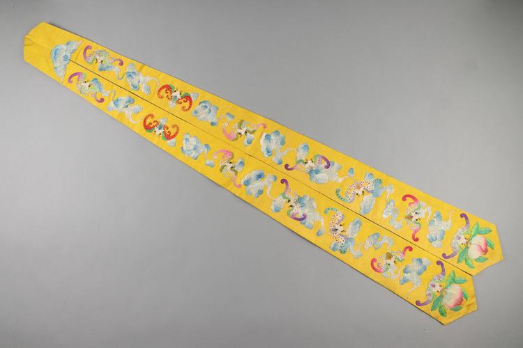 黄色缎钉绫蝠寿纹帽带